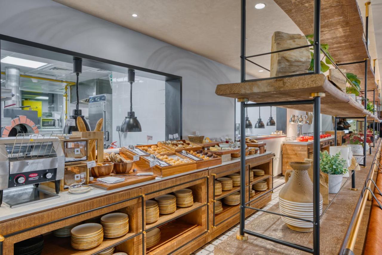 The First Collection Dubai Business Bay Hotell Eksteriør bilde Breakfast buffet at the hotel