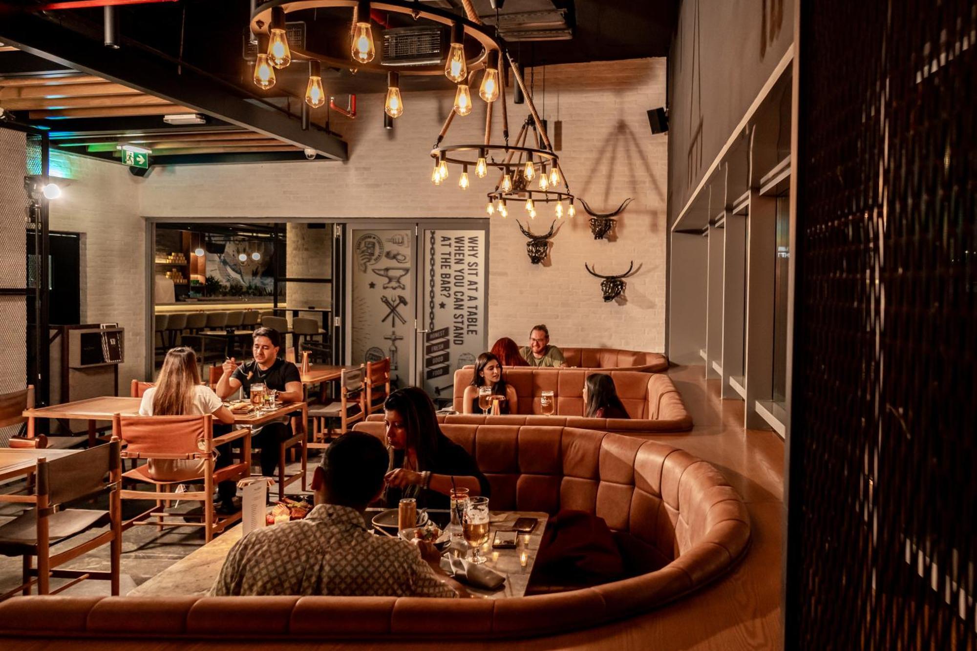 The First Collection Dubai Business Bay Hotell Eksteriør bilde The interior of the bar