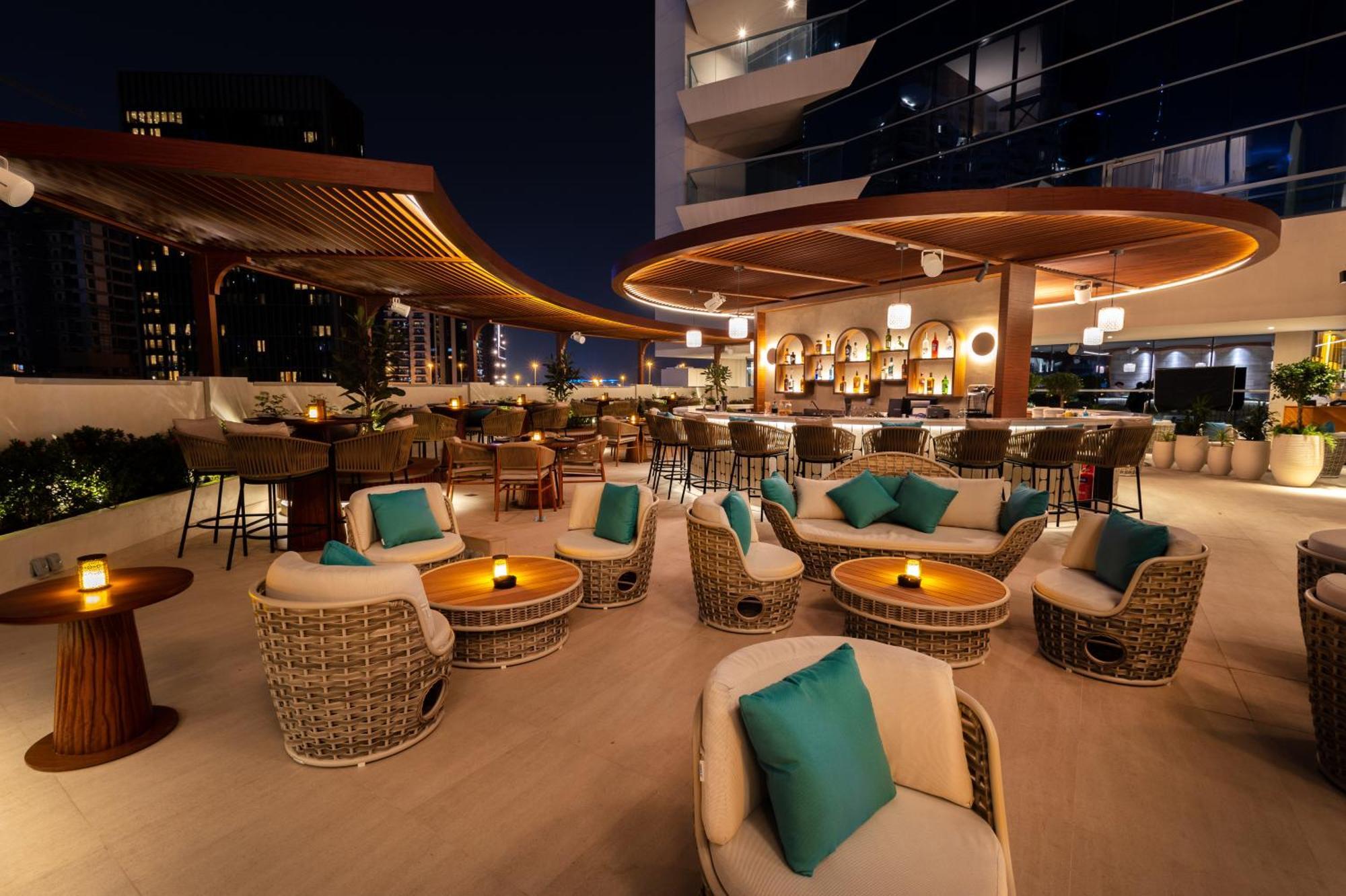 The First Collection Dubai Business Bay Hotell Eksteriør bilde Rooftop bar